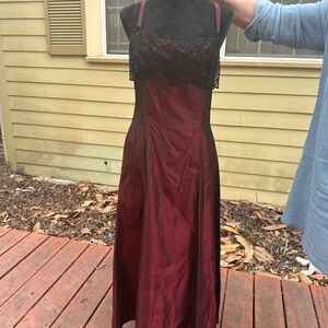 Elegant Black and Red Lace Dress